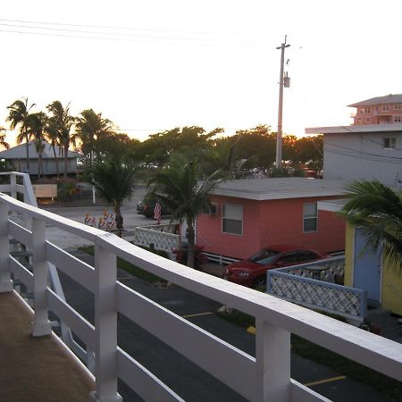 The Holiday Court Villas And Suites Fort Myers Beach Eksteriør bilde