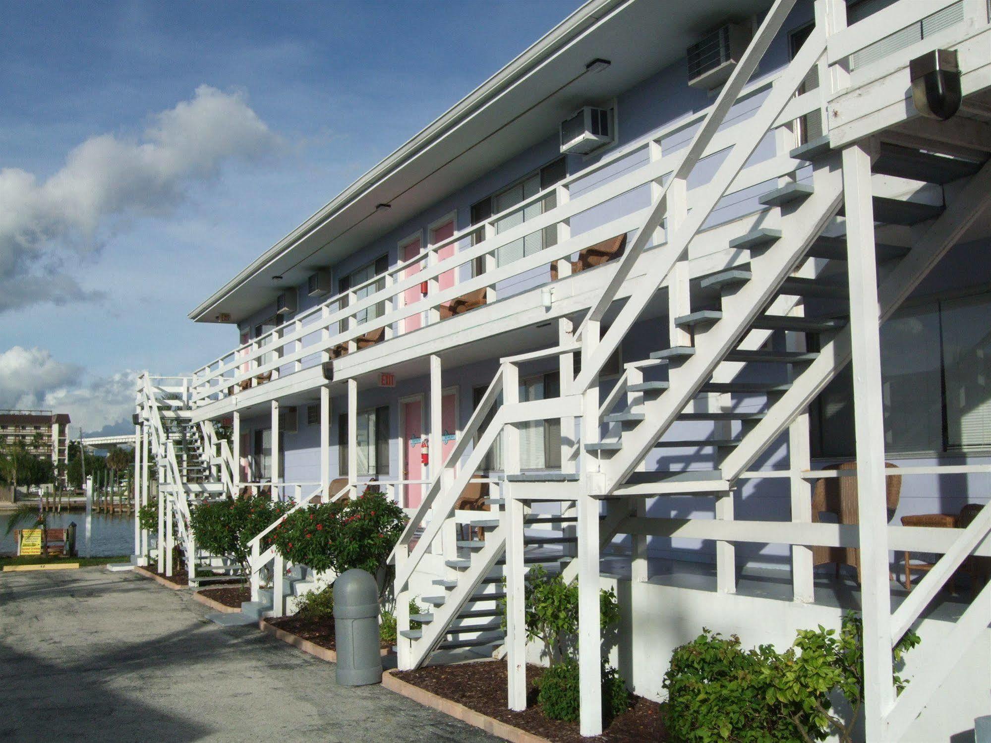 The Holiday Court Villas And Suites Fort Myers Beach Eksteriør bilde