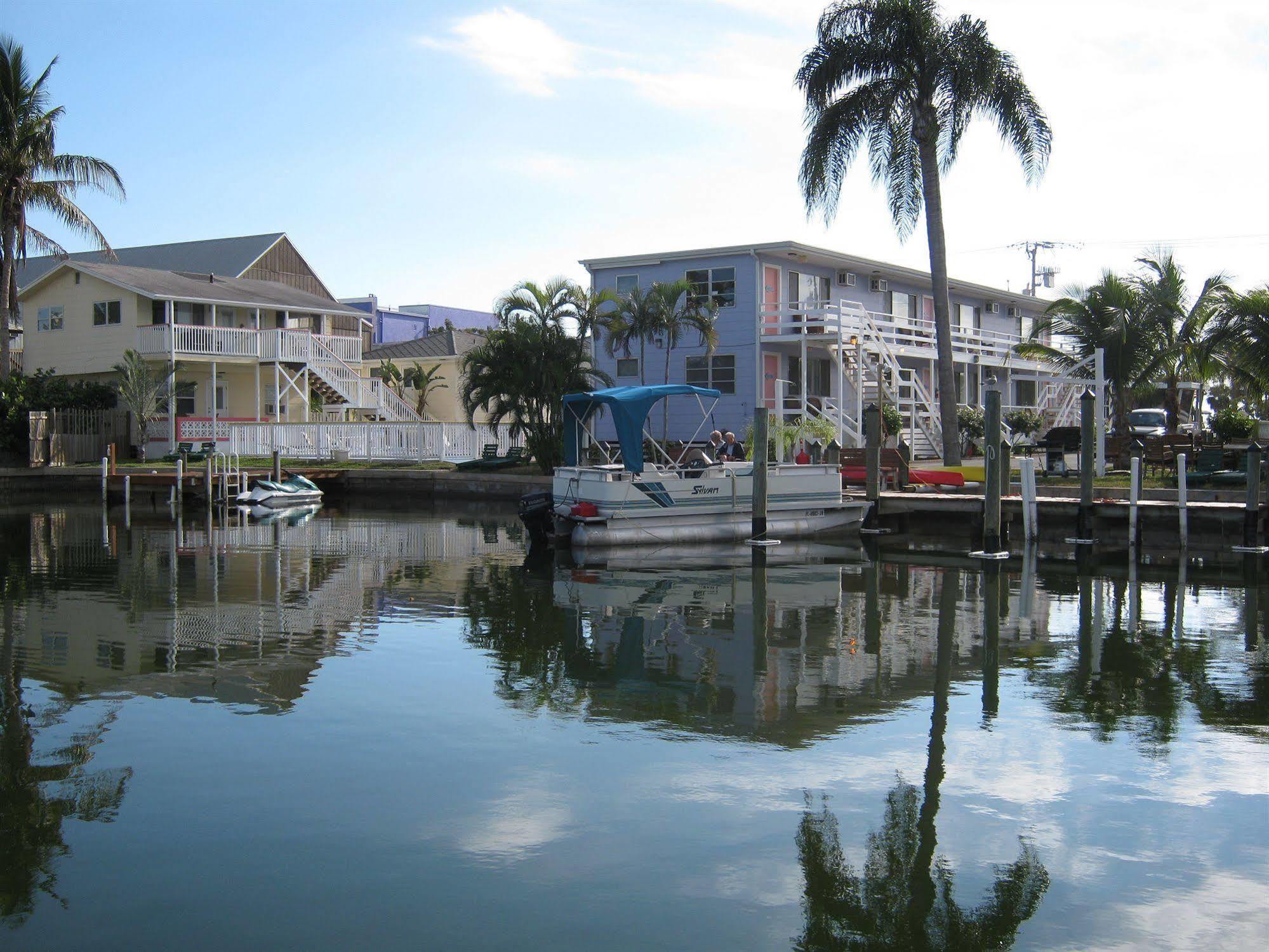 The Holiday Court Villas And Suites Fort Myers Beach Eksteriør bilde