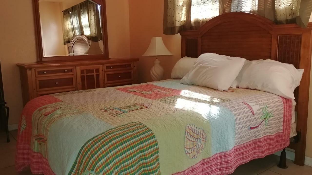 The Holiday Court Villas And Suites Fort Myers Beach Eksteriør bilde