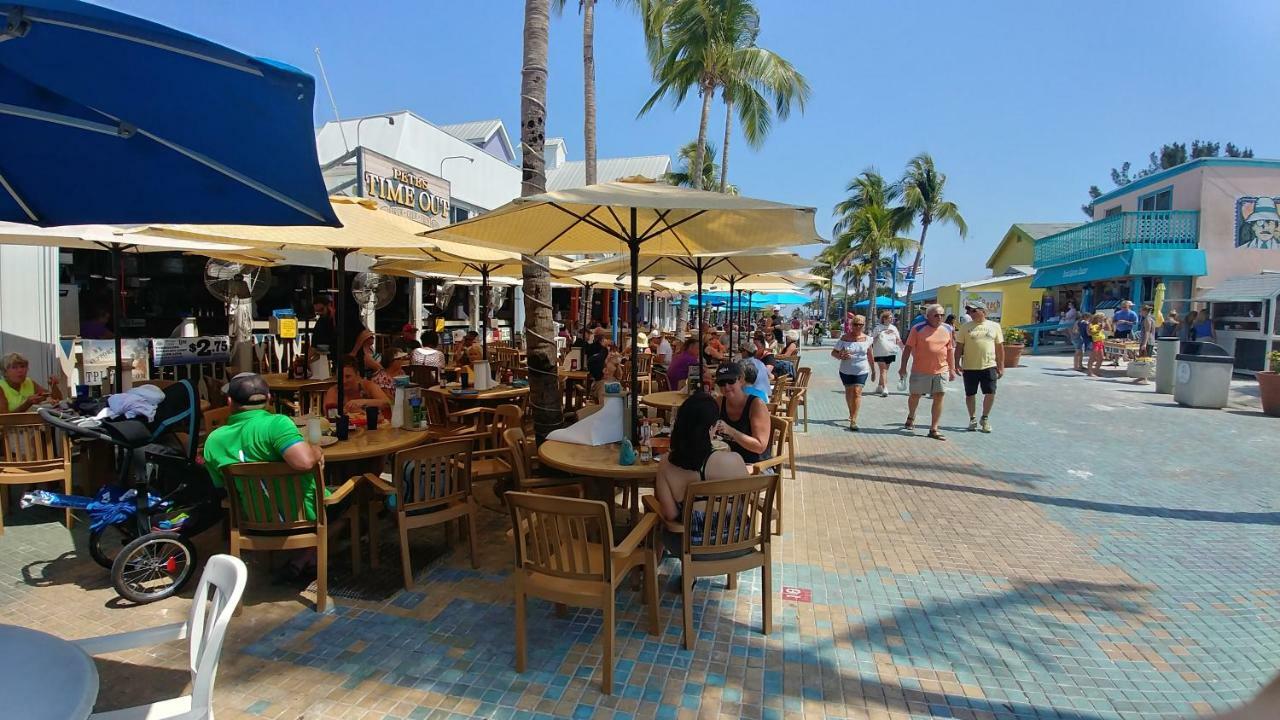 The Holiday Court Villas And Suites Fort Myers Beach Eksteriør bilde