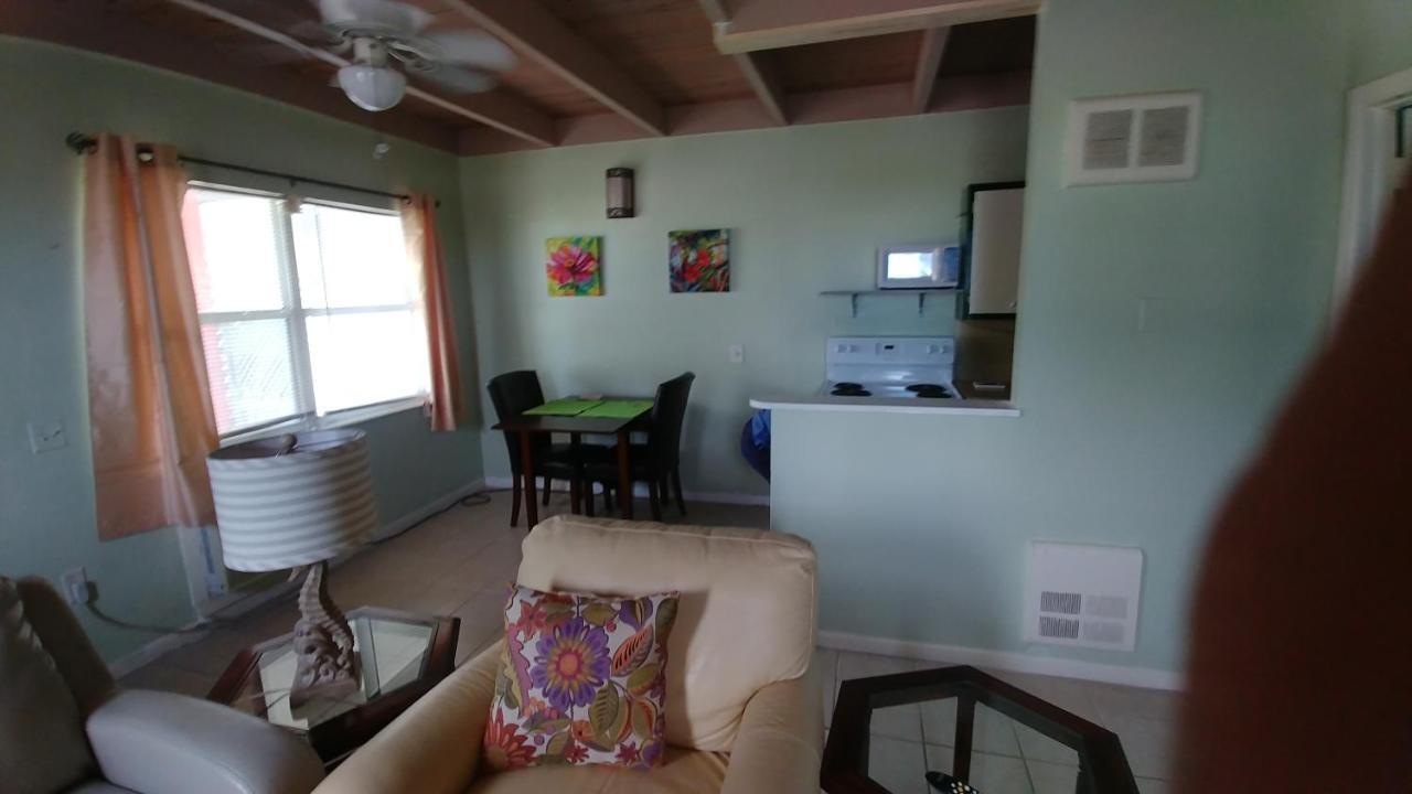 The Holiday Court Villas And Suites Fort Myers Beach Eksteriør bilde