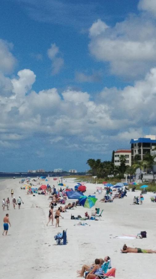 The Holiday Court Villas And Suites Fort Myers Beach Eksteriør bilde