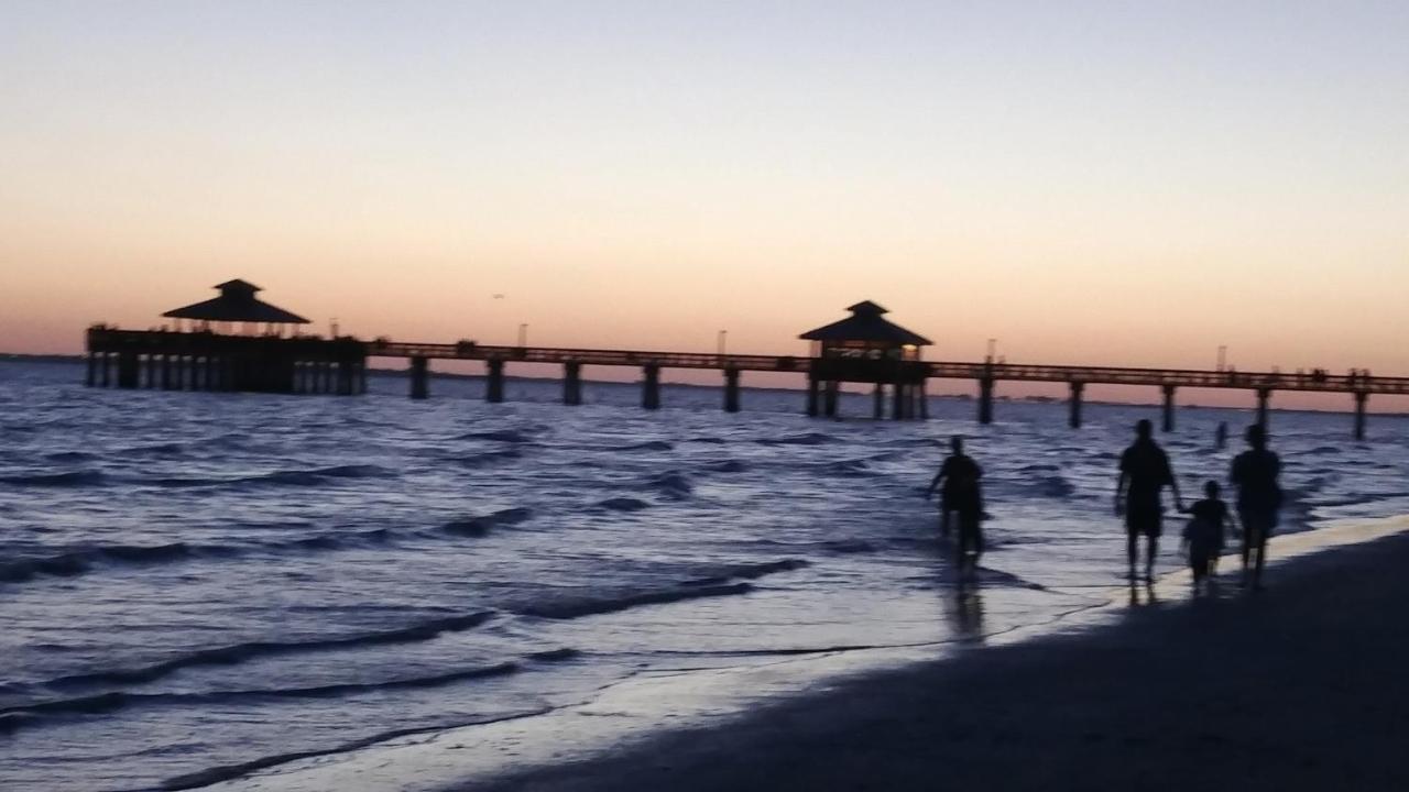 The Holiday Court Villas And Suites Fort Myers Beach Eksteriør bilde